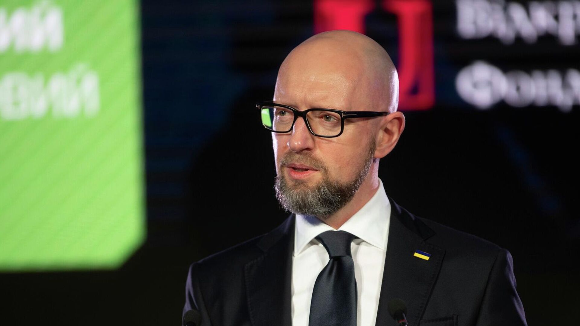 Где сейчас Арсений Яценюк и его семья в 2025 ?