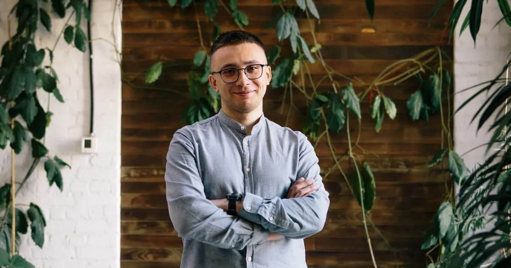 Хто Такий Стерненко: Детальна Біографія та Кар'єра