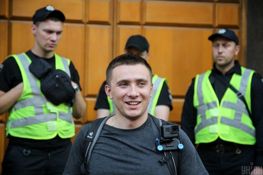 Хто Такий Стерненко: Детальна Біографія та Кар'єра